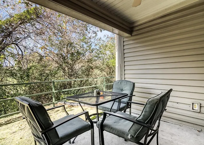 Quiet And Serene Condo In Branson